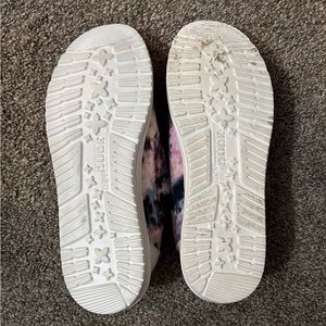 Hey Dude Wendy Slip On Sneaker Women’s Tie-Dye Navy/Pink Shoes